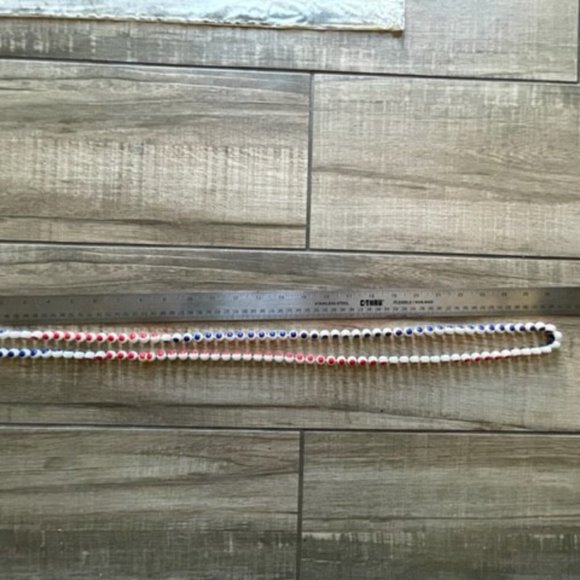 Vintage Marvella 1940's red, white and blue beaded necklace. - Picture 4 of 5